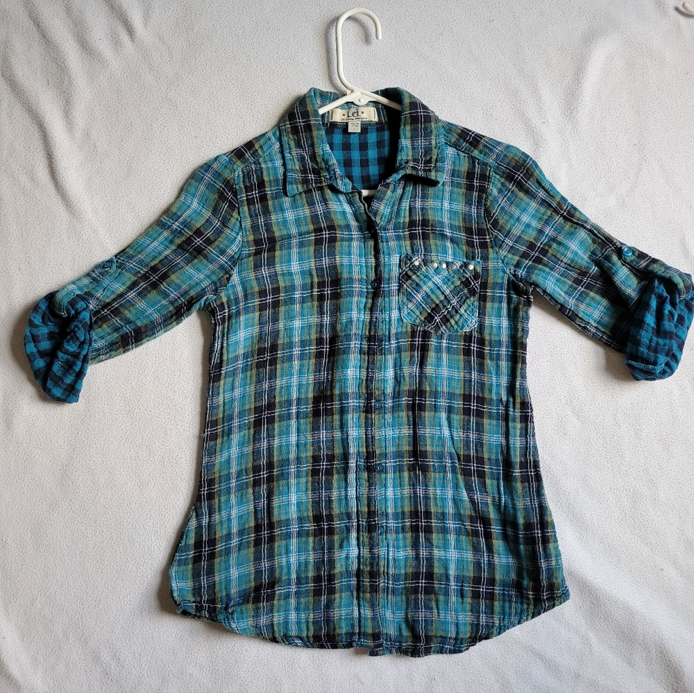 L.e.i. Juniors L plaid long sleeve 100% cotton button down shirt
